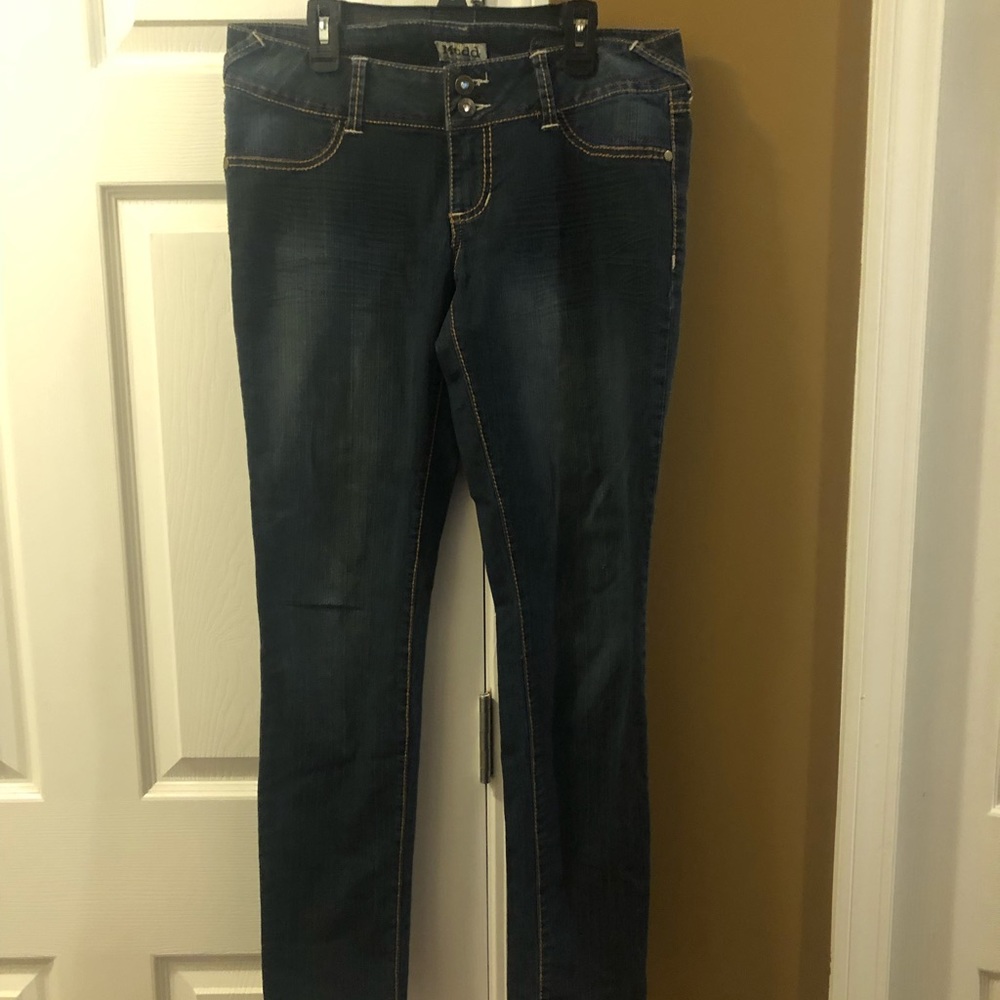 Cute skinny jeans with bling buttons 💎